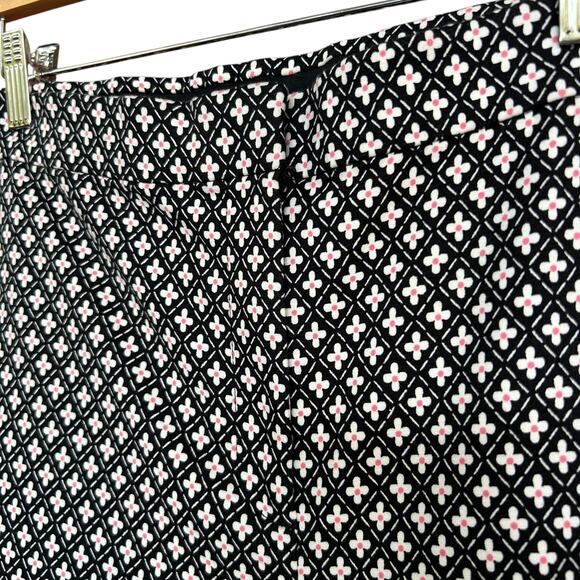 J. Jill Women's Black Floral Geometric Cropped Pants Size 16 - Picture 3 of 5